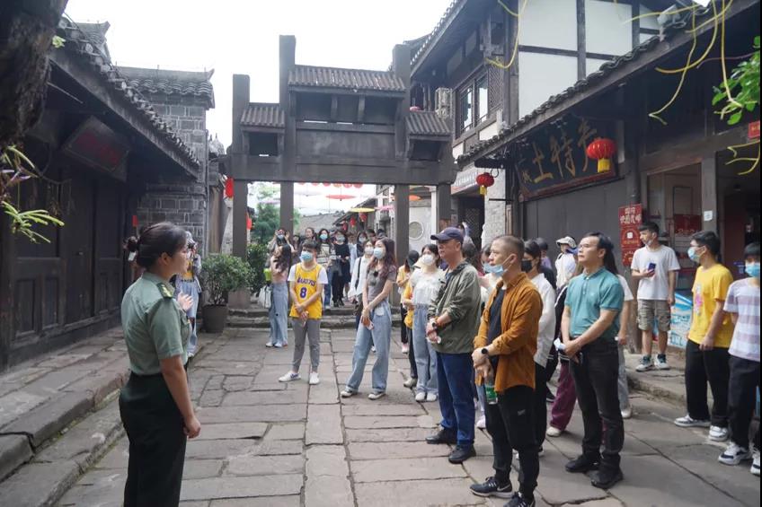 56ad23160da440289a2d51da7f6e9ec1.jpg 必威西汉姆联官网