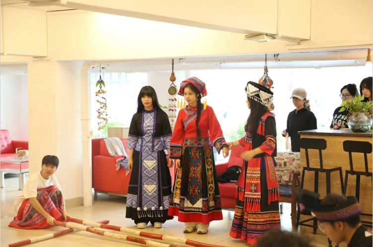 e2351feb2d4540dfaf342d5f8879d987.jpg 必威西汉姆联官网